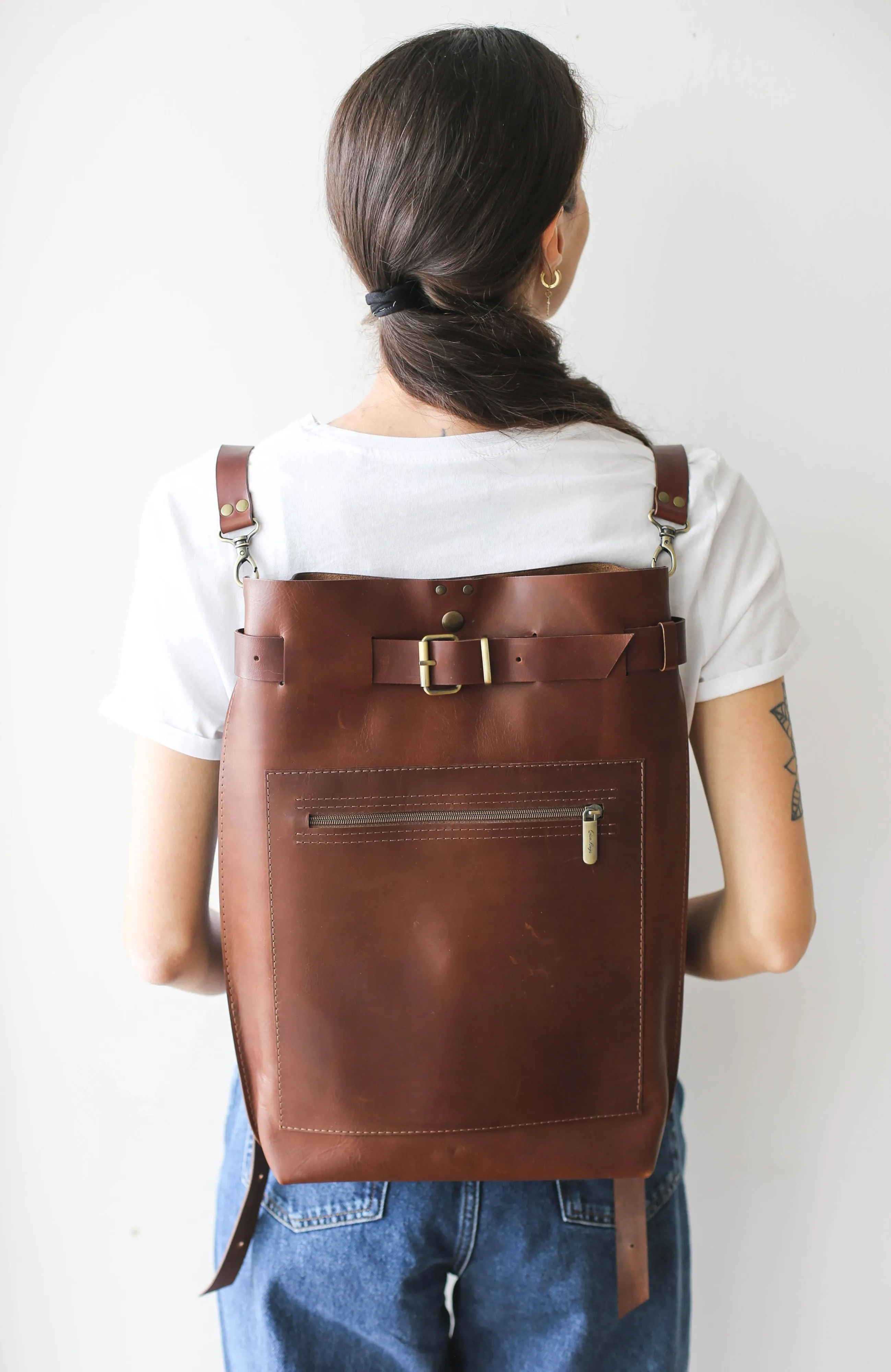 Brown Large Leather Backpack w/Front Zipper Pocket