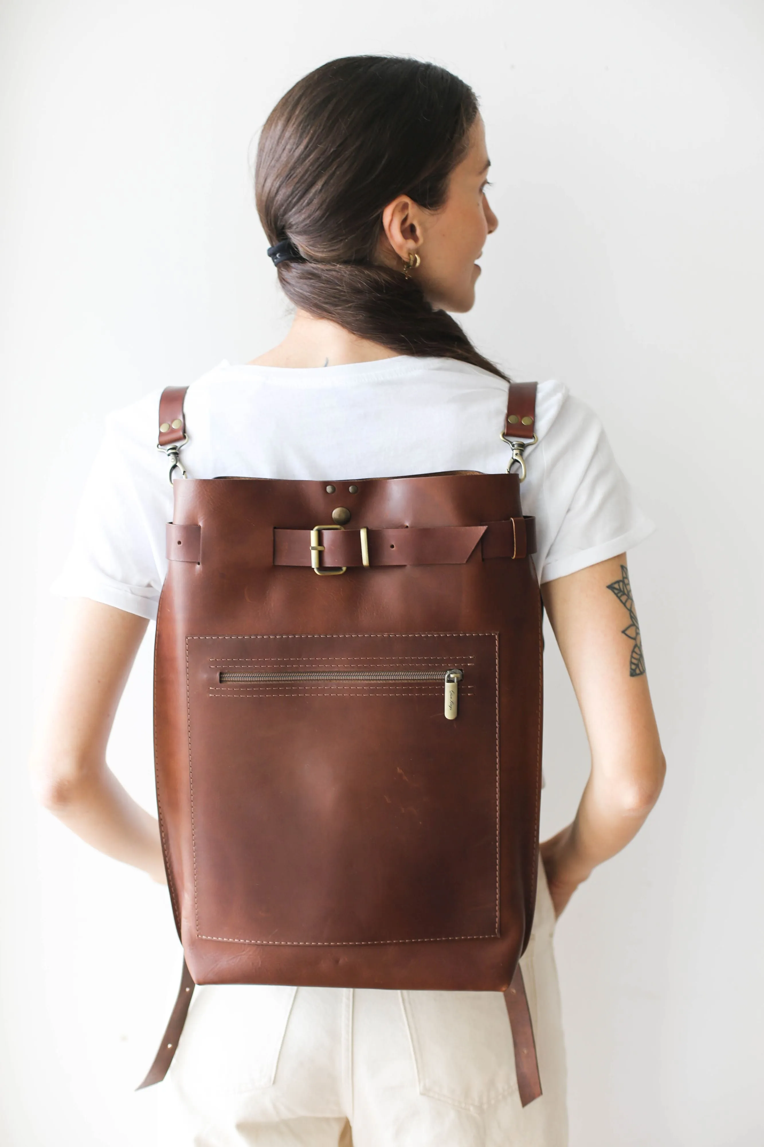 Brown Large Leather Backpack w/Front Zipper Pocket