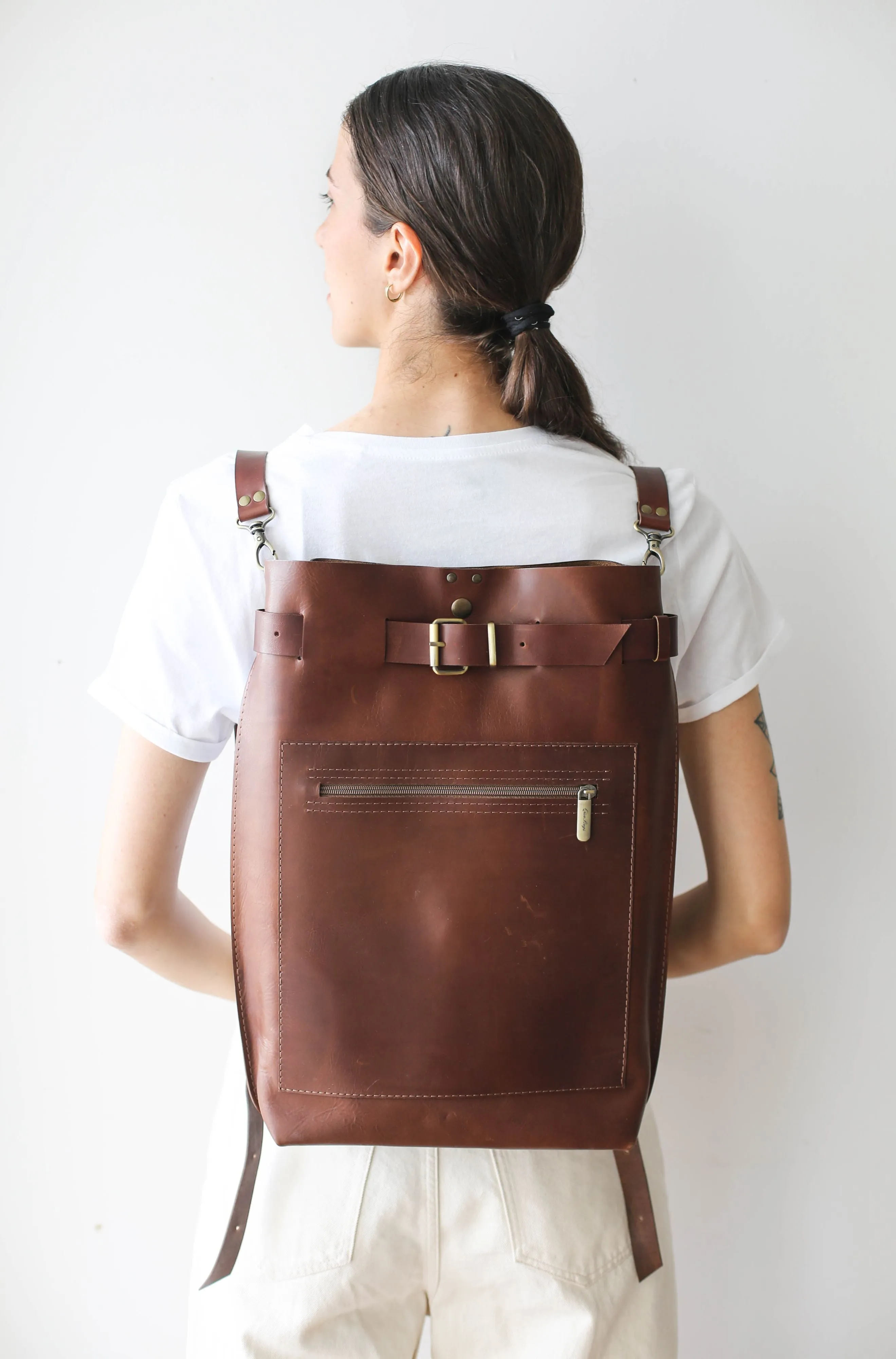 Brown Large Leather Backpack w/Front Zipper Pocket