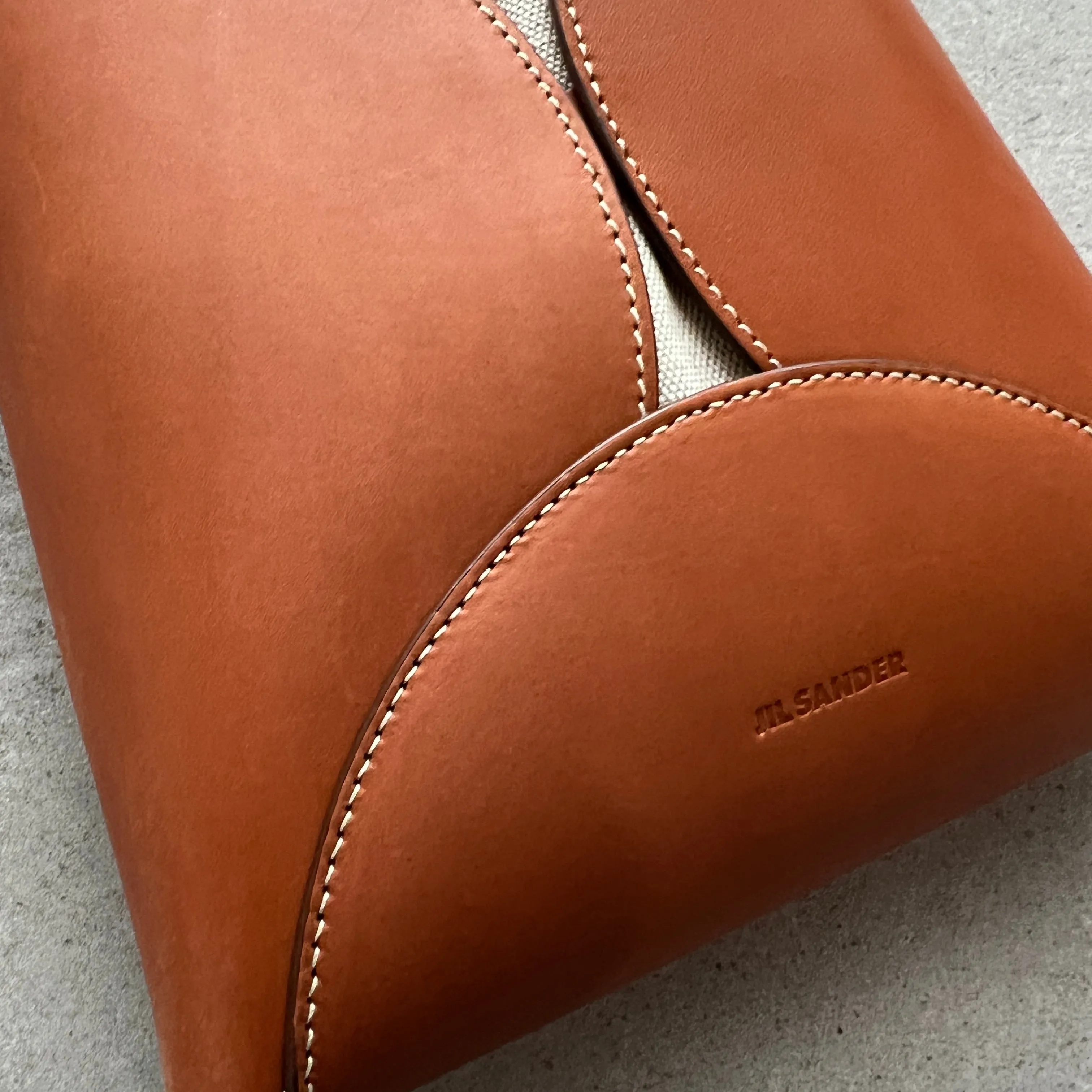 Ellipse Curve Crossbody, Tan