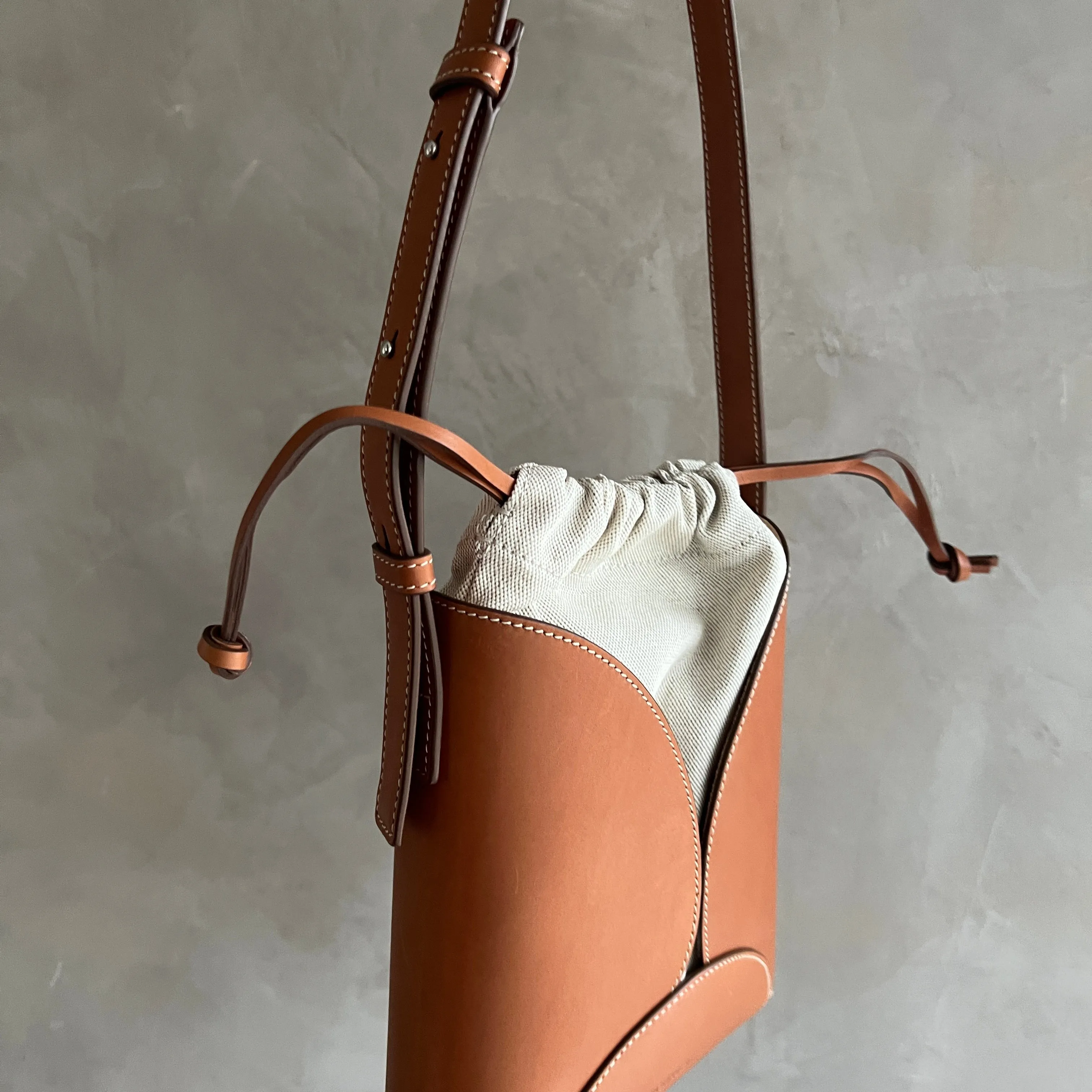 Ellipse Curve Crossbody, Tan