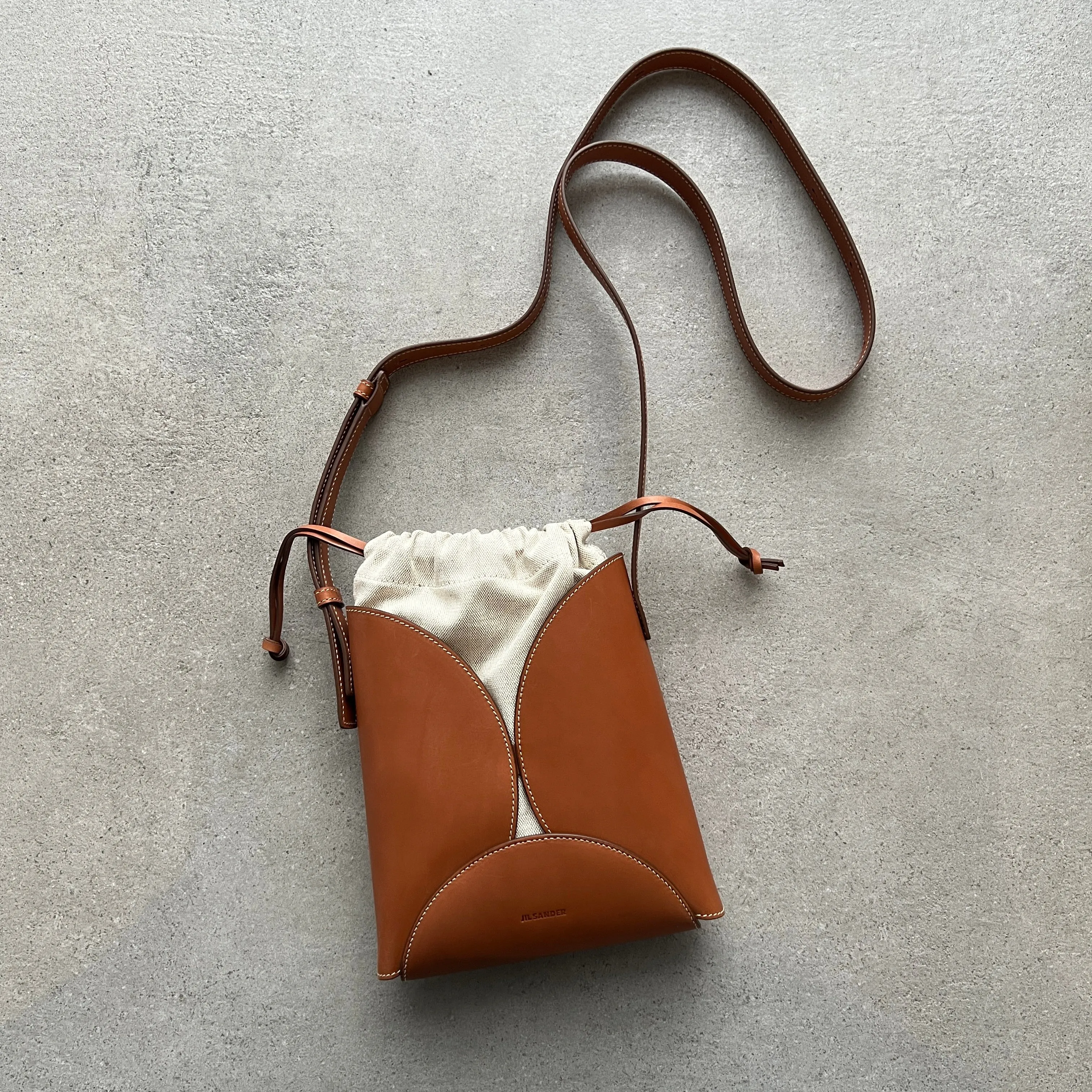 Ellipse Curve Crossbody, Tan